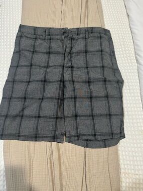 Quiksilver Men's Gray Plaid Flat Front Shorts